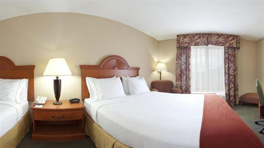 Holiday Inn Express Mineral Wells By Ihg Parkersburg Exterior photo