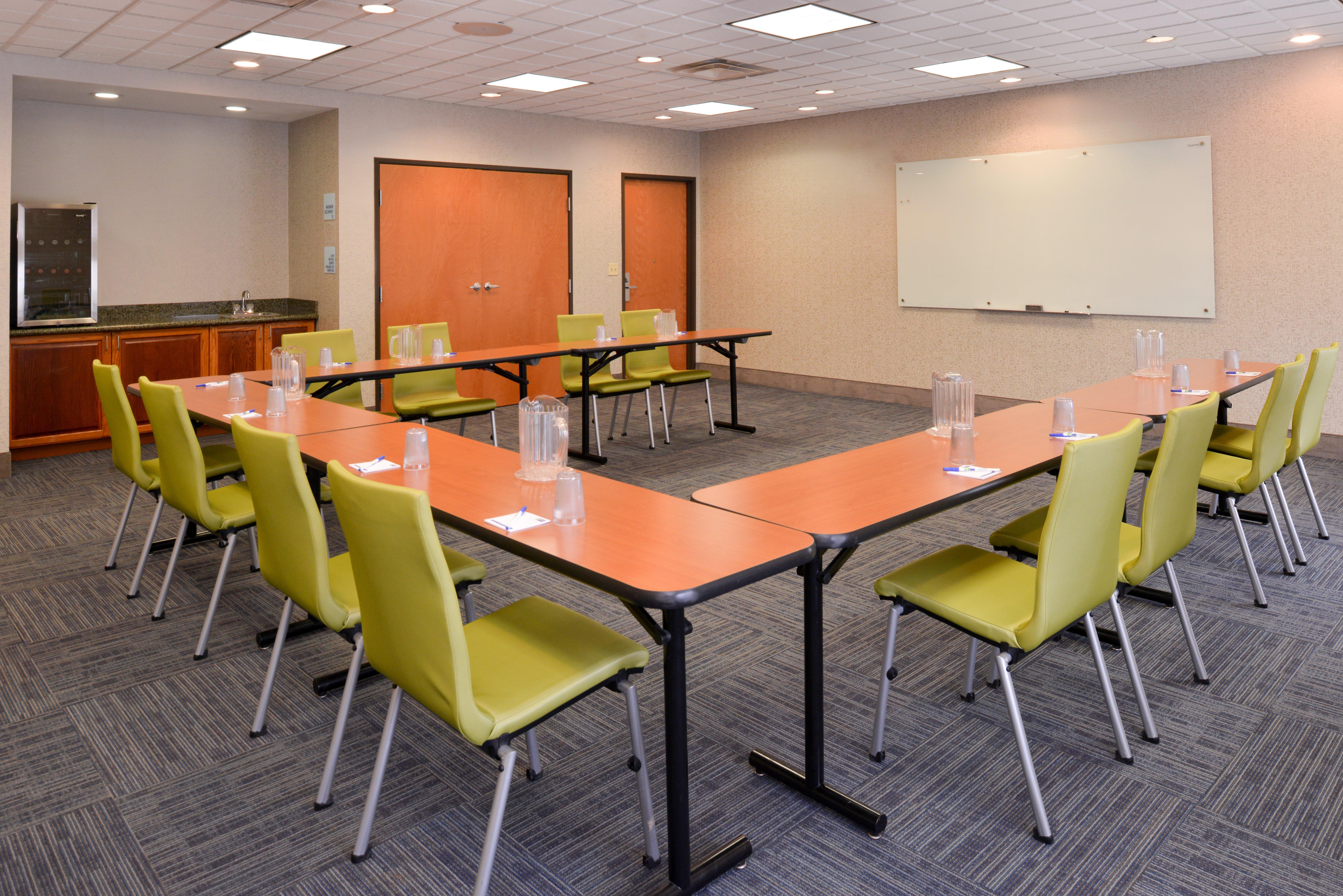 Holiday Inn Express Mineral Wells By Ihg Parkersburg Exterior photo