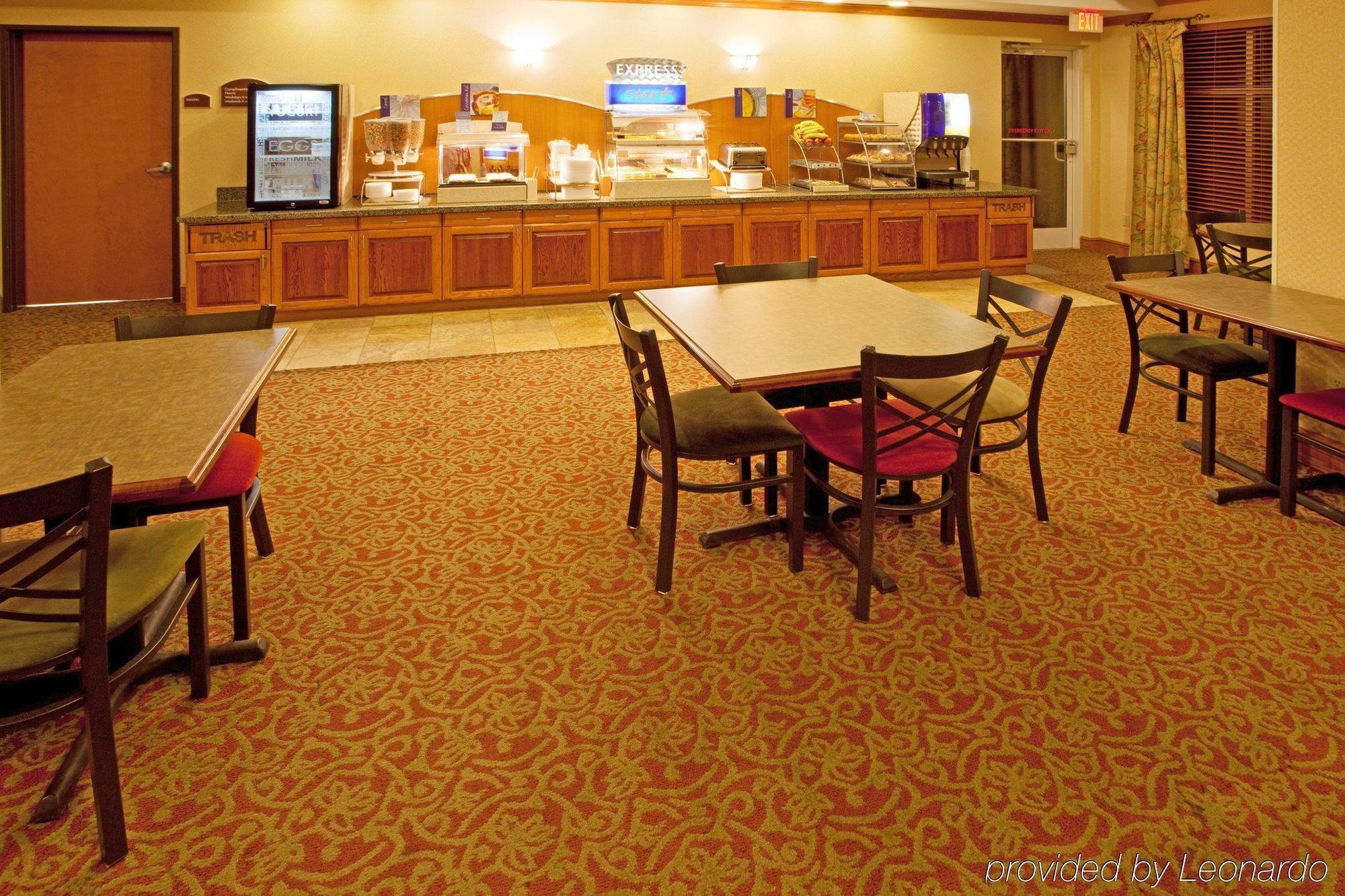 Holiday Inn Express Mineral Wells By Ihg Parkersburg Exterior photo