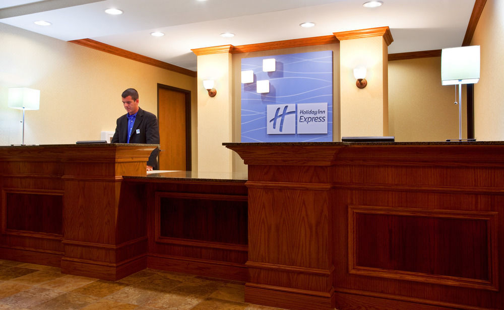 Holiday Inn Express Mineral Wells By Ihg Parkersburg Exterior photo