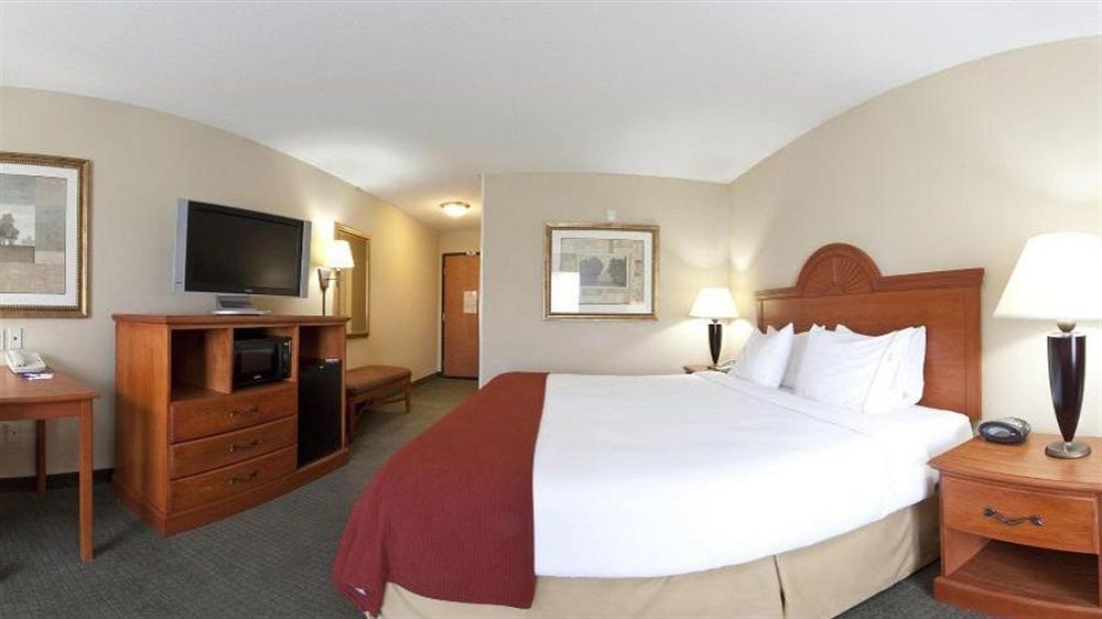 Holiday Inn Express Mineral Wells By Ihg Parkersburg Exterior photo