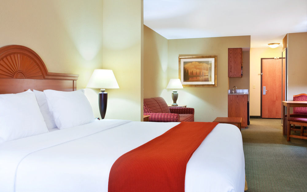 Holiday Inn Express Mineral Wells By Ihg Parkersburg Exterior photo