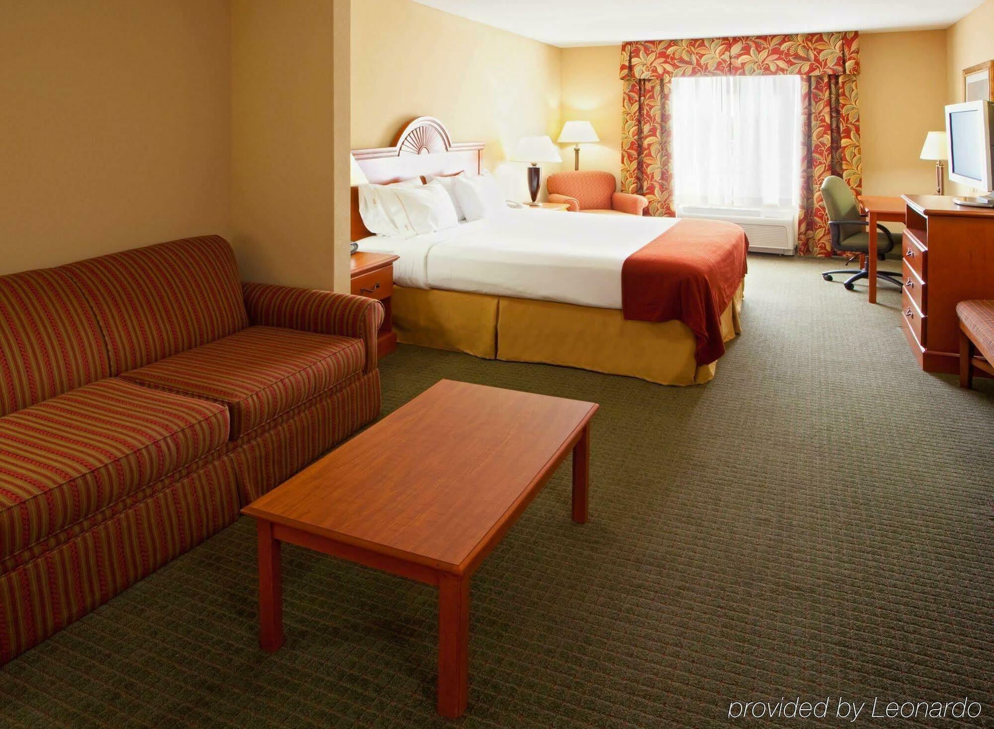 Holiday Inn Express Mineral Wells By Ihg Parkersburg Exterior photo