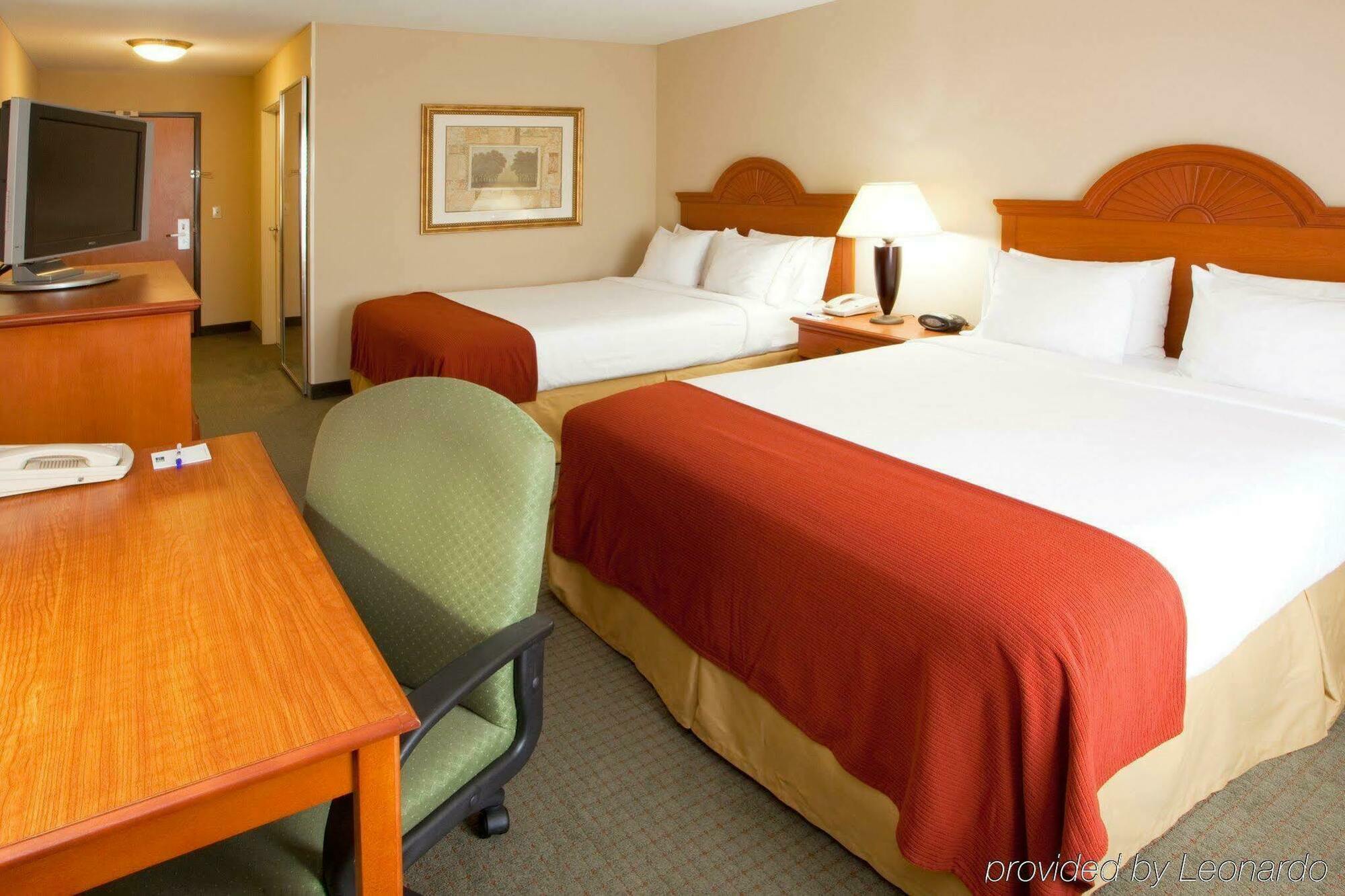 Holiday Inn Express Mineral Wells By Ihg Parkersburg Exterior photo