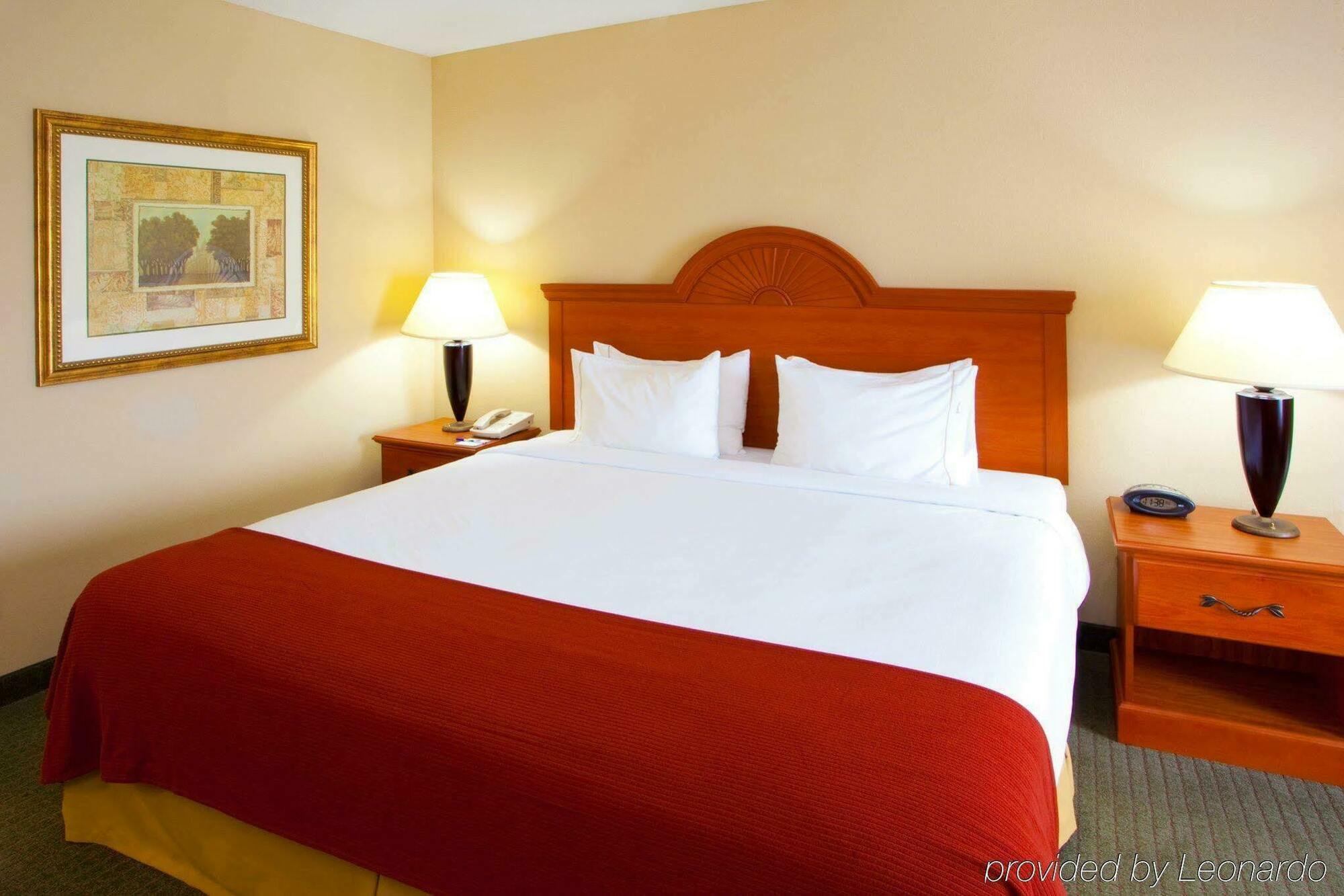 Holiday Inn Express Mineral Wells By Ihg Parkersburg Exterior photo