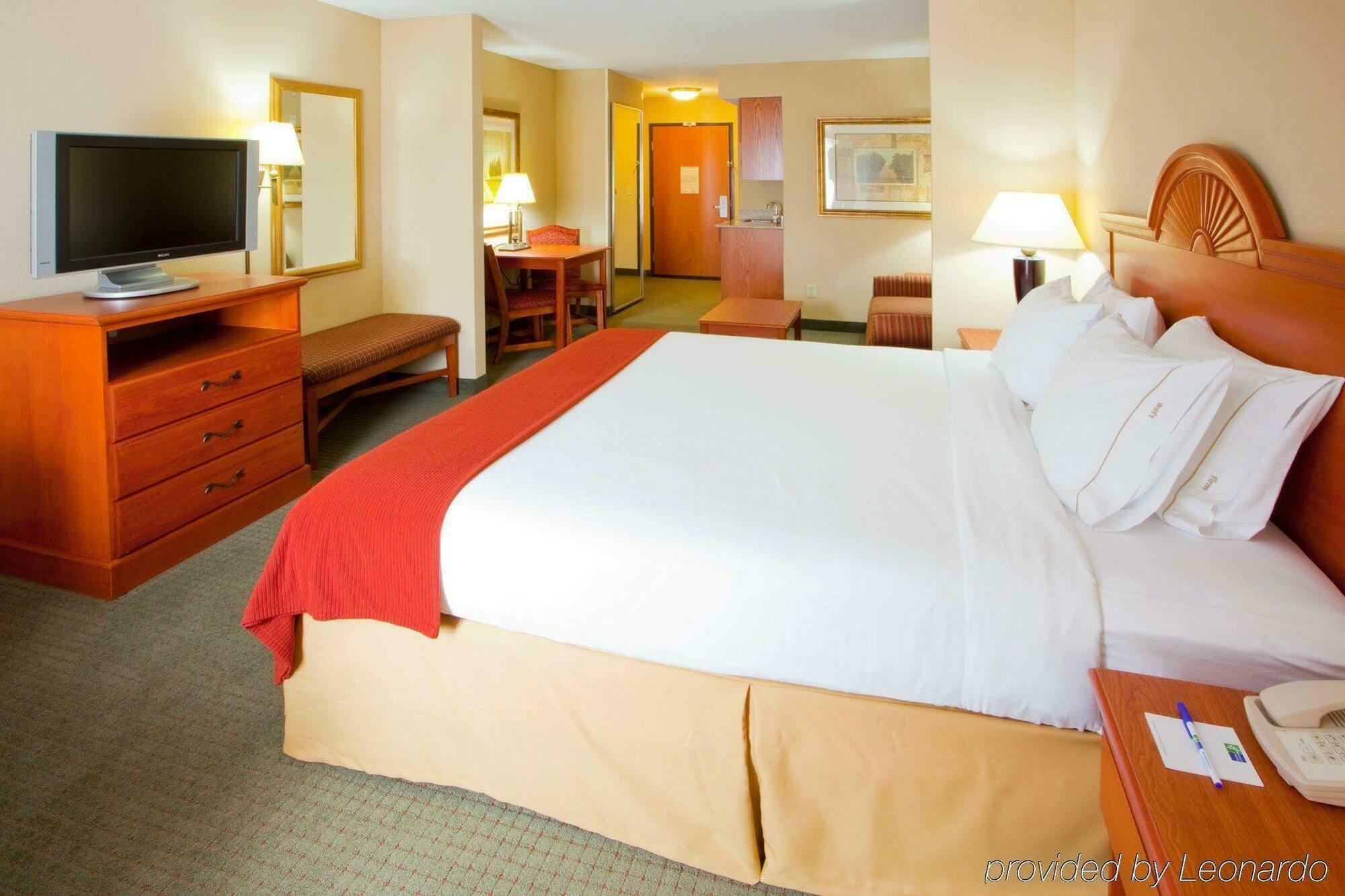 Holiday Inn Express Mineral Wells By Ihg Parkersburg Exterior photo