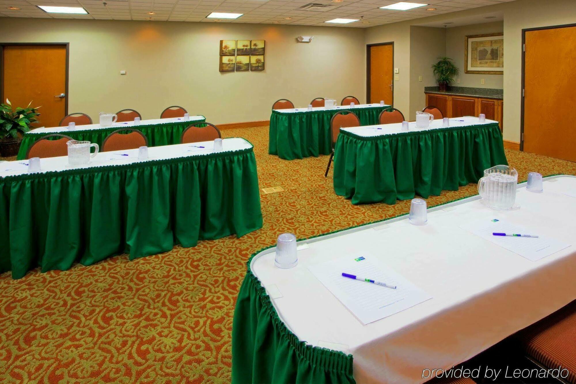 Holiday Inn Express Mineral Wells By Ihg Parkersburg Exterior photo
