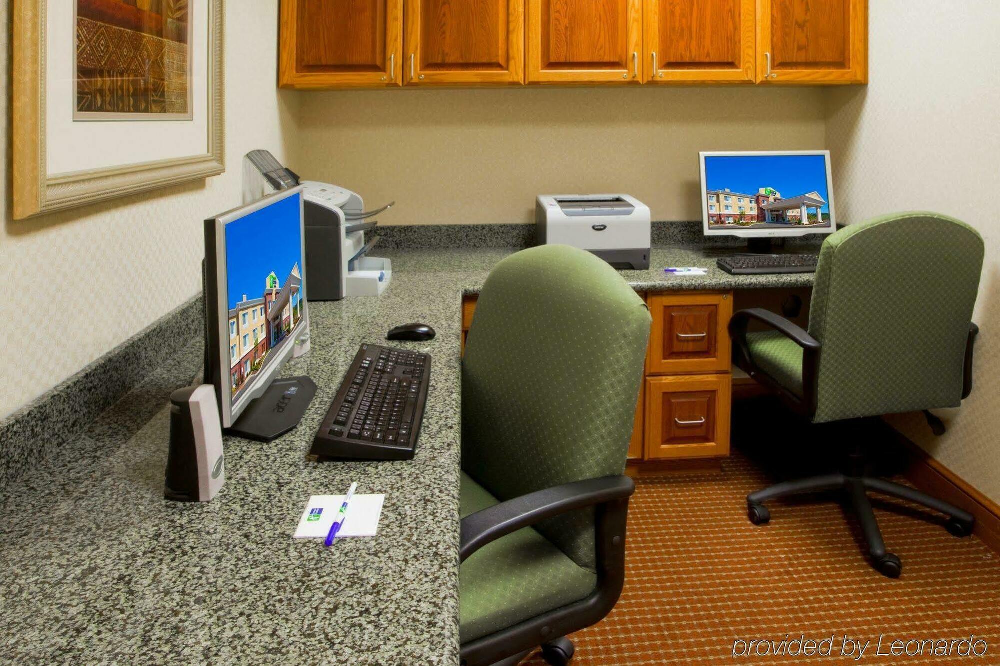 Holiday Inn Express Mineral Wells By Ihg Parkersburg Exterior photo